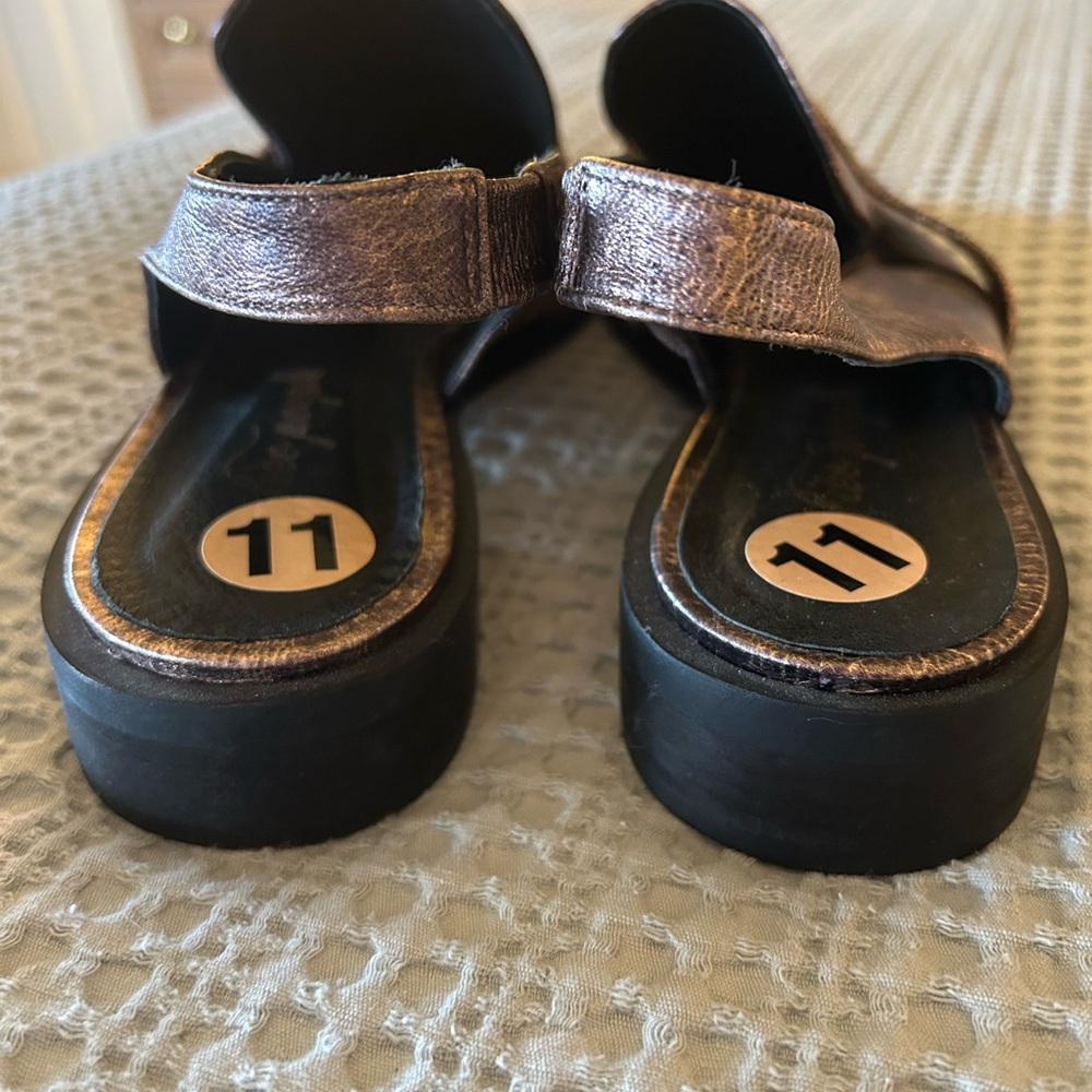 NWOT Free People Abbey Road sling back loafer style metallic color shoes.  Sz 11 - Picture 8 of 11